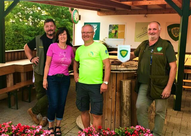 Oberschützenmeister Josef Kohzina, Christine Kohzina, mehrmaliger Europa- und Vizeeuropameister Johannes Stöger und Schützenmeister Gerhard Doppelhofer. | Foto: Schützenverein-Mistelbach