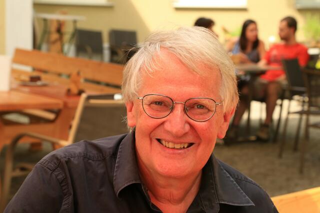 Der Mühlviertler Autor Josef Wöhrer konnte mit seinem ersten Buch einen Lebenstraum erfüllen. In Prosatexten  möchte der 62-Jährige auch Menschen, die es schwer haben, Mut machen,. | Foto: Franz Wöhrer
