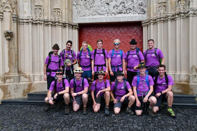 Mehrere Tage sind viele Landjugendlich oft zu Fuß unterwegs, einige reisen am Sonntag mit dem Auto an und pilgern die letzten Kilometer zur Basilika. | Foto: Landjugend Steiermark