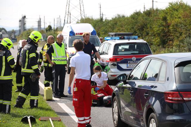 Feuerwehr, Rettung und Polizei rückten heute gleich zu zwei Unfällen an der Wiener Straße aus. | Foto: laumat.at/Matthias Lauber