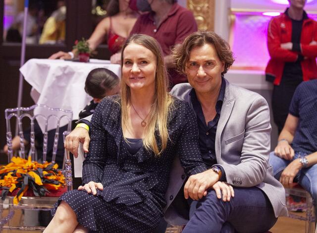 Eingebettet in das 90-Jahres-Jubiläum des TSK Schwarz-Weiss Wien, fand in den Sophiensälen die Wiener Landesmeisterschaft der Lateintänze statt. Als Gäste wurden unter anderem die Promi-Damen aus dem ORF-Format Dancing Stars begrüßt. Mit Nicole Wesner.