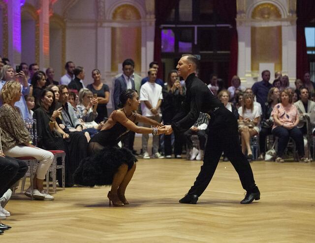 Die Wiener Latein Landesmeister Natalie Cremar &amp; Tim Grabenwöger. Eingebettet in das 90-Jahre-Jubiläum des TSK Schwarz-Weiss Wien, fand in den Sophiensälen die Wiener Landesmeisterschaft der Lateintänze statt. Als Gäste wurden unter anderem die Promidamen aus dem ORF-Format Dancing Stars begrüßt. | Foto: Courtier