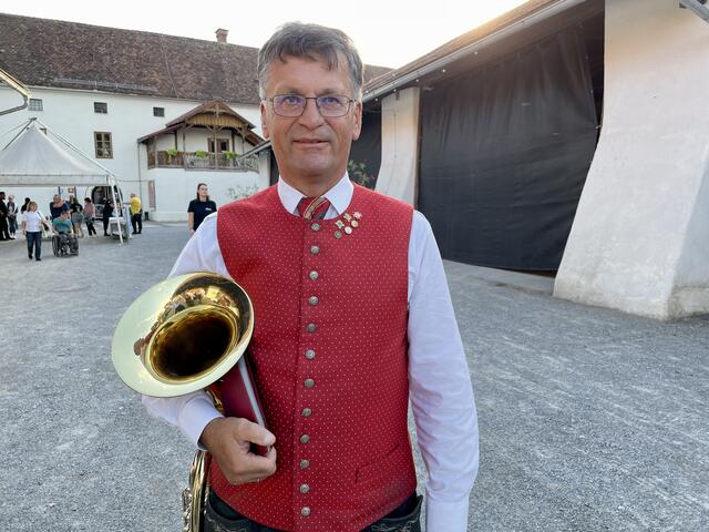 Blasmusiksbezirksobmann Herbert Ploder kam gemeinsam mit seinen Kollegen von der Stadtkapelle Leibnitz. | Foto: B. Gady