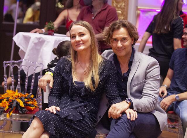 Eingebettet in das 90-Jahres-Jubiläum des TSK Schwarz-Weiss Wien, fand in den Sophiensälen die Wiener Landesmeisterschaft der Lateintänze statt. Als Gäste wurden unter anderem die Promi-Damen aus dem ORF-Format Dancing Stars begrüßt. Mit Nicole Wesner.