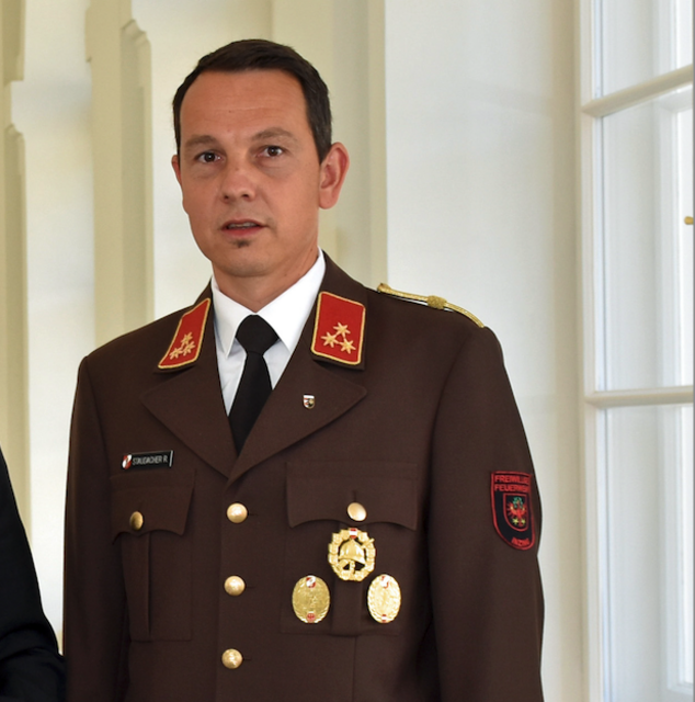 Der Inzinger René Staudacher beginnt mit intensiver Vorbereitungen auf seinen Posten als Landesfeuerwehrinspektor im Jahr 2024 an. | Foto: Land Tirol