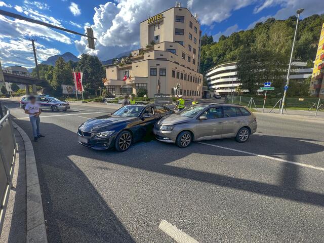 Zeugenaufruf in Innsbruck: Unfall bei EKZ West mit vier Verletzten ...