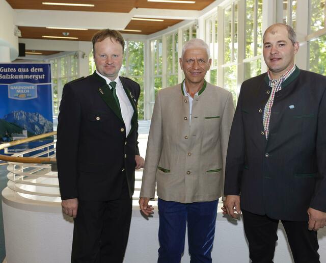 Obmann der Gmundner Molkerei Hannes Trinkfass, Milchwerk-Jäger-Eigentümer Hermann Jäger und Vorstandsmitglied Markus Gebetsberger. | Foto: Gmundner Molkerei