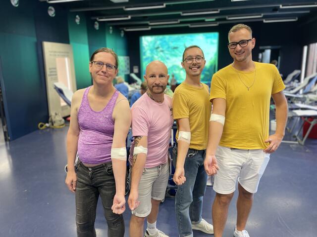 Dora Sellner, Albin Schennach-Thaler, Daniel Veselinovic und Daniel Posch nach dem erfolgreichen Blutspenden.  | Foto: Daniel Veselinovic