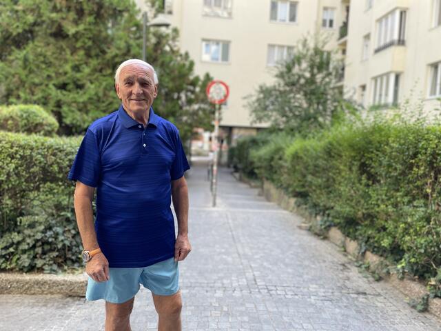 Wolfgang Jerike wohnt seit 44 Jahren in der Neubaugasse 17-19. Er kämpft seit Jahren für mehr Sicherheit im Innenhof seines Wohnhauses. | Foto: pez