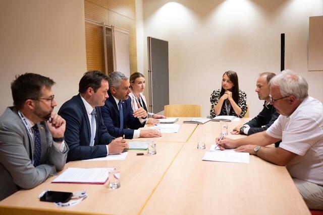 Die Wolf-Diskussion soll auf EU-Ebene gehoben werden. Der Richtlinie zum Schutz des Wolfes könne in der heutigen Situation nicht mehr gelten, so die Argumentation.  | Foto: BML/Paul Gruber