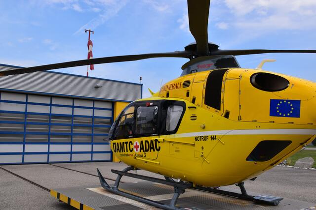 Der Rettungshubschrauber brachte den Verletzten ins Krankenhaus. | Foto: ÖAMTC