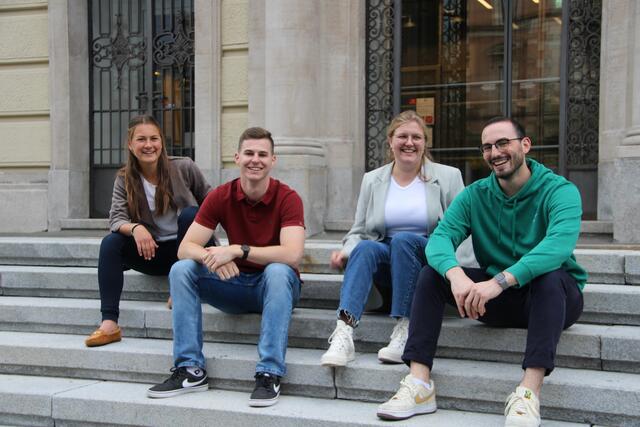 Amtsübergabe bei der Aktionsgemeinschaft Leoben: ehemalige ÖH-Vorsitzende Julia Brandstetter, neuer ÖH-Vorsitzender Philipp Zeni, neue zweite Stellvertreterin Julia Schmelz und ehemaliger zweiter Stellvertreter Emre Akalin (v.l.) | Foto: AG Leoben