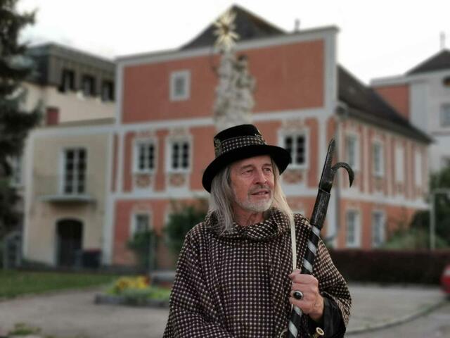 Auf den Rundgängen durch Aschach erzählt Krexhammer "Geschichten und Sagen und so manch Geheimnisvolles und Vergangenes". | Foto: Hubert Krexhammer