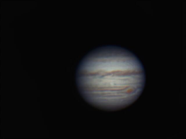 Der Riesenplanet Jupiter. Man sieht die verschiedenen Wolkenbänder, rechts unter der große rote Fleck, ein Wirbelsturmsystem der die ganze Erde einhüllen könnte | Foto: Günter Kleinschuster