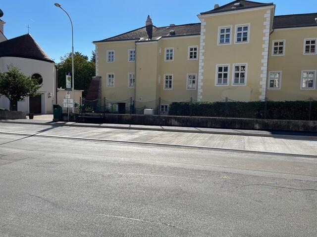 Im August wurde die Busstation "Purkersdorf Kirche" saniert. Rechtzeitig zu Schulbeginn ist alles fertig.  | Foto: Marlene Trenker