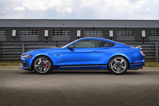 Aufgrund seines speziellen Fahrwerks und der angepassten Aerodynamik gilt der neue Ford Mustang Mach 1 als besonders rennstreckentaugliche Serienversion des Kultsportwagens.  | Foto: Ford