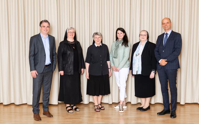 von links: Philipp Summereder, Schwester Franziska Bruckner, Schwester Sonja Dolesch, Geschäftsführerin Elisabeth Binder, Schwester Angelika Garstenauer, Christian Lagger. | Foto: Ludwig Pullirsch