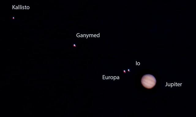 Jupiter im kleinen Fernrohr. Die 4 Monde sind immer gut zu erkennen, sowie die Wolkenbänder. | Foto: Günter Kleinschuster