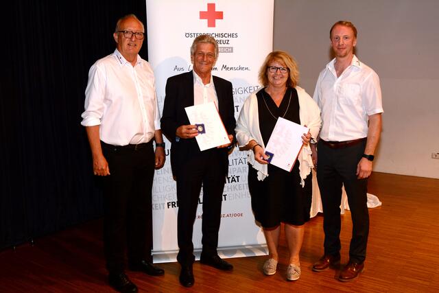 Bezirksstellenleiter Dieter Goppold, Bgm. Gerhard Obernberger aus Kremsmünster, Kirchdorfs Bürgermeisterin Vera Pramberger, Bezirksgeschäftsleiter Alexander Kaineder (von links) | Foto: OÖRK Kirchdorf