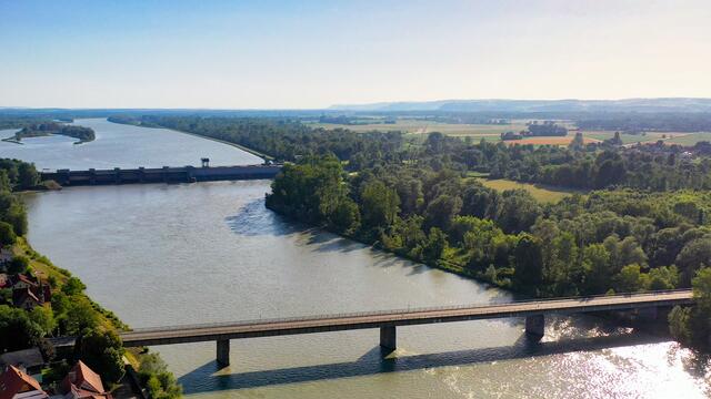 Innbrücke in Obernberg - bis Ende Juni 2023 nur einspurig befahrbar! Für Radfahrer und Fußgänger bleibt die Innbrücke laut Straßenmeister 
 Willi Bartlechner uneingeschränkt passierbar. | Foto: BRS/Doms