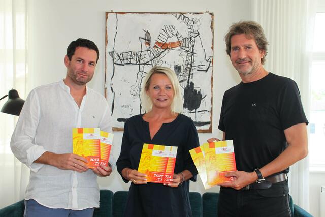 Bürgermeister David Berl, Vizebgm.in Silvia Wohlfahrt und der künstlerische Leiter der Schlosskonzerte, Bernhard Schneider. | Foto: Marktgemeinde Laxenburg