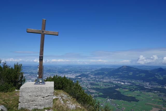 Das Taxhamer Kreuz. Auf 15 Uhr deutlich erkennbar der Gaisberg.  | Foto: Thomas Neuhold