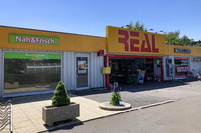 Der Real-Lebensmittelmarkt in Jennersdorf wird im Spätherbst geschlossen. Die Eigentümerfirma Kastner will in das 50 Jahre alte Gebäude nicht mehr investieren. | Foto: Kastner