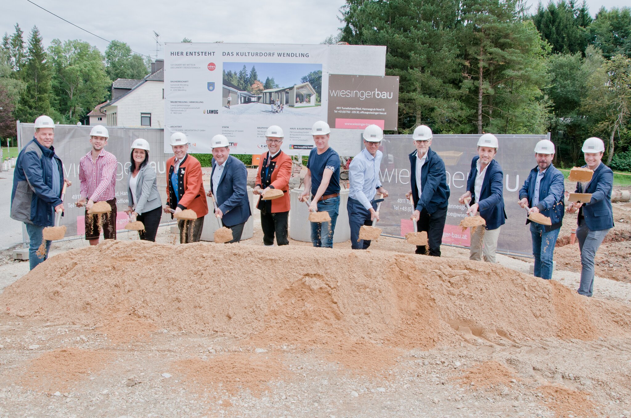 Neue Vereinsräume Spatenstich für Kulturdorf in Wendling ist erfolgt