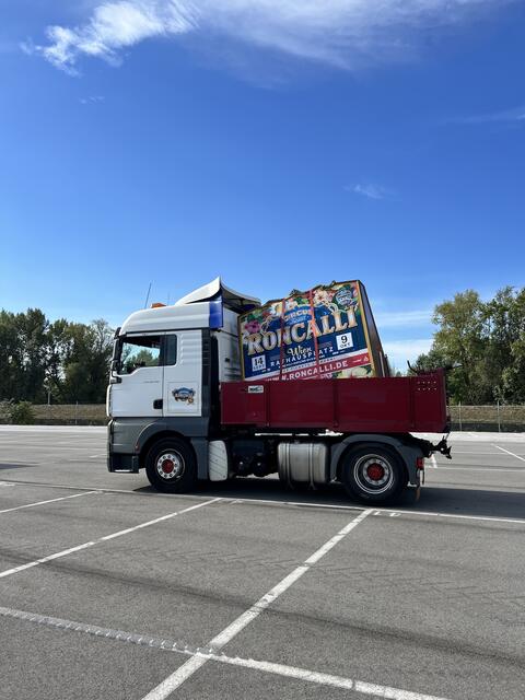 Bald heißt es wieder "Manege frei" beim allseits bekannten Circus Roncalli am Rathausplatz. Bis die Zelte dort aufgeschlagen werden, werden jedoch noch einige Tage vergehen. Einige logistische Hürden gilt es zu bewältigen. | Foto: www.no-limits.wien
