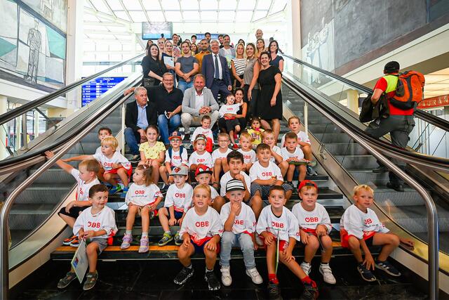 Jugend am Zug. Hauptbahnhof Klagenfurt.
 | Foto: LPD Kärnten/ Helge Bauer