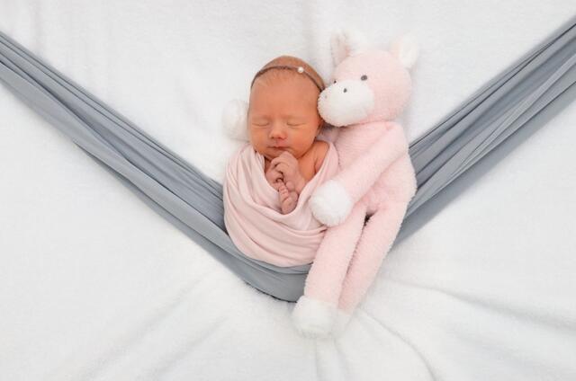 EMILIA
Geburtsdatum: 2.9.2022
Eltern: Nadine Fischer und Patrick Wonisch
Größe: 51 cm
Gewicht: 3300 g | Foto: Baby Smile