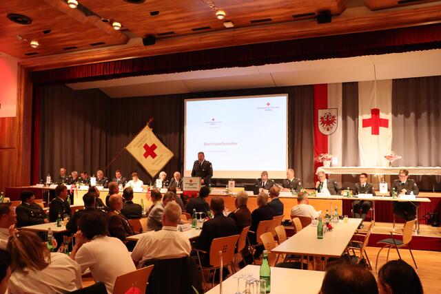 Die 89. Bezirksversammlung des Rotes Kreuzes, Bezirksstelle Landeck, fand im Stadtsaal statt. | Foto: Othmar Kolp