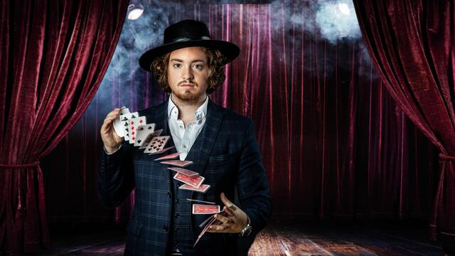 Am 9. September lädt der Circus Louis Knie zum Promi-Event für den guten Zweck. Mit dabei ist der Wiener Zauberer Nikolaus Fortelni. | Foto: Alex List
