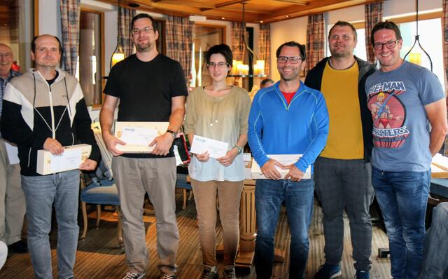 Die Spitzenleute, von links: Hermann Knoll (3.), Philipp Enöckl (1.), Chiara Polterauer (5.), Gerhard Tober (2.), Johann Webersberger (4.) und Mike Thurner (13. und bester Pinzgauer) | Foto: Harald Sammer