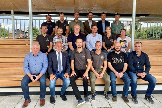 v.l.: 1. Reihe: Ehrenobmann Josef Bauer, Ehenobmann Bürgermeister Josef Schaden, Obmann GR Markus Rabl, Maximilian Maierhofer, Harald Gretz, Dietmar Hipp
2. Reihe: Thomas Ruß, Roland Hipp, Franz Danzinger, Christian Hipp, Manuela Haider, Christine Krecek
3. Reihe: Daniel Hörndl, Harald Krapfenbauer, Daniel Hölzl, Christopher Edelmaier, Alexander Scheidl, Gerhard Haider