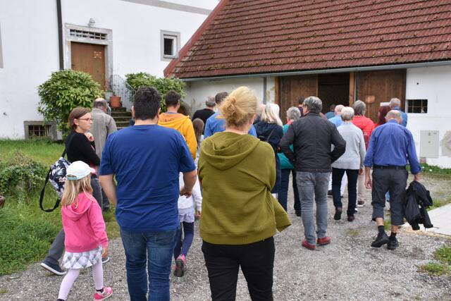 Die Münzbacher Bürger Bewegung lud in das Klostergemäuer und bat zum Gedankenaustausch: Thema Zukunft des ehemaligen Dominikanerklosters.   | Foto: Robert Zinterhof