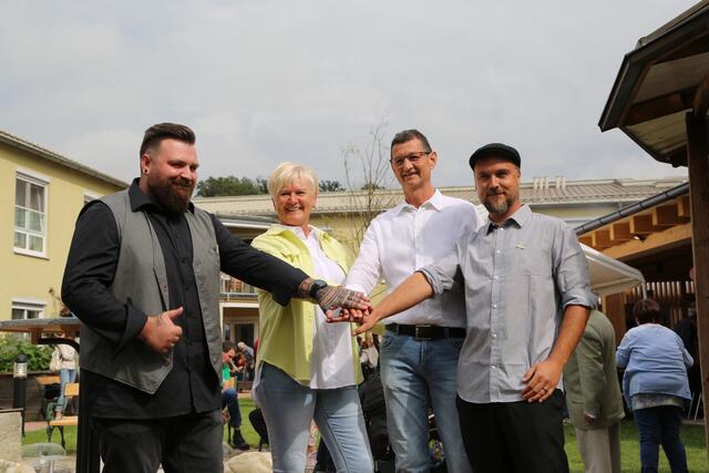 Gute Geister für die Lebenshilfe St. Georgen: Werkstättenleiter Dominik Maier, Hermine und Horst Lebschy und Hausleiter Christoph Tremetzberger. | Foto: Eckhart Herbe