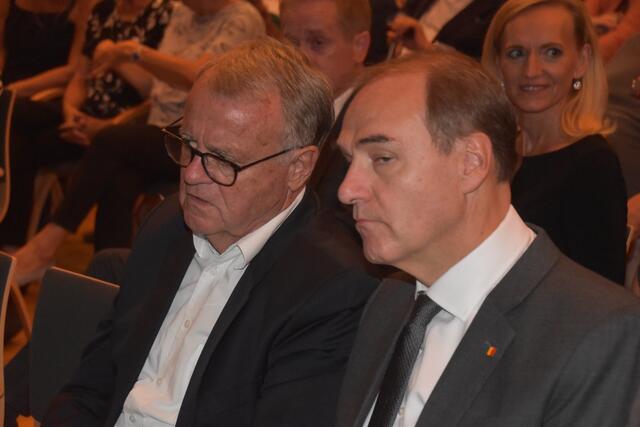 Altlandeshauptmann Hans Niessl (links) und Soziallandesrat Leonhard Schneemann. | Foto: Martin Wurglits