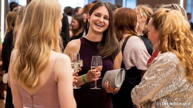 Auch Lehrlinge sollen eine Möglichkeit bekommen, ihren Abschluss offiziell zu feiern. | Foto: Der Ballfotograf