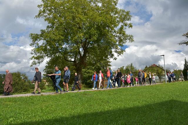 Die Münzbacher Bürger Bewegung lud in das Klostergemäuer und bat zum Gedankenaustausch: Thema Zukunft des ehemaligen Dominikanerklosters.   | Foto: Robert Zinterhof
