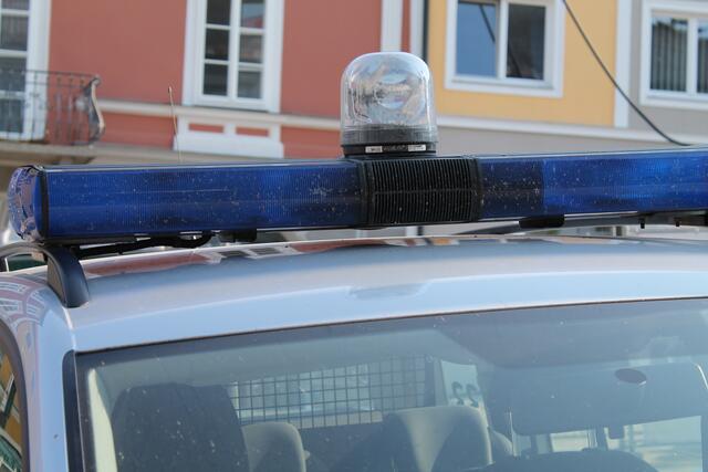 Wie die Polizei berichtet, hielt sich eine 22-jährige Bewohnerin des Objektes zu diesem Zeitpunkt nahe der Einschussstelle auf.  | Foto: BRS (Symbolfoto)