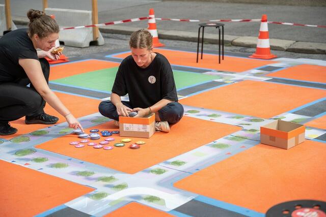 Mit Plaketten wurde gezeigt, wo etwa Bäume oder Cooling-Maßnahmen gewünscht sind. | Foto: René Brunhölzl