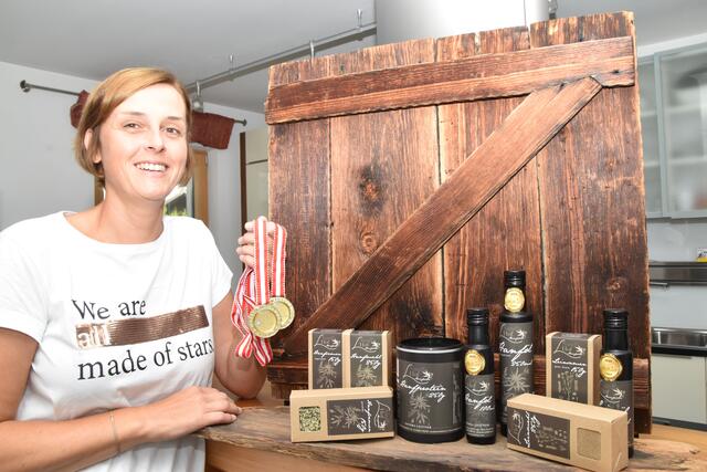 Hanfbäuerin Sandra wurde für ihre Produkte mit Gold ausgezeichnet. | Foto: Kendlbacher
