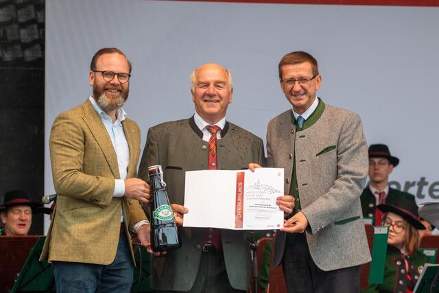 Im Rahmen der Ortsbildmesse 2022 wurden die "treuesten" Aussteller geehrt, darunter die Gemeinde Mitterkirchen (Bürgermeister Anton Aichinger in der Mitte), die schon 29 Mal dabei war. | Foto: BRS/Holzinger