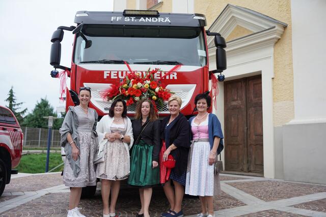 Die Fahrzeugpatinnen Carmen Kobold, Beatrix Zarfl, Eva Prieler, Bettina Radl, Theresa Brandstätter. | Foto: erwin-s
