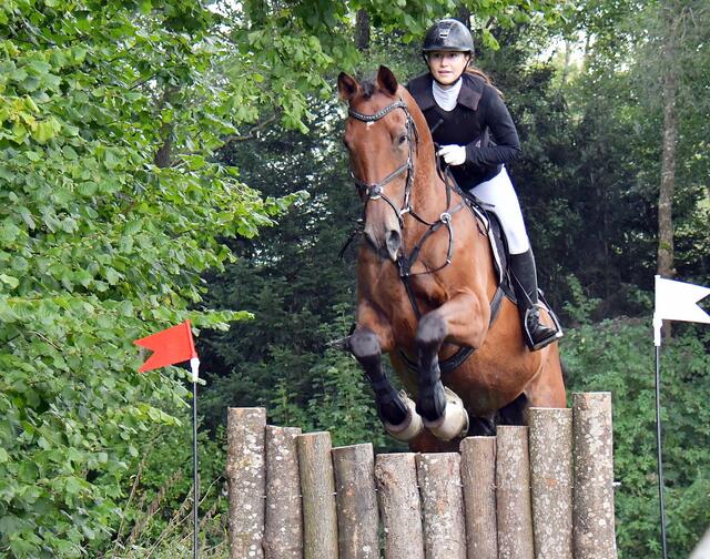 Elisa Fineder im Geländeparcours