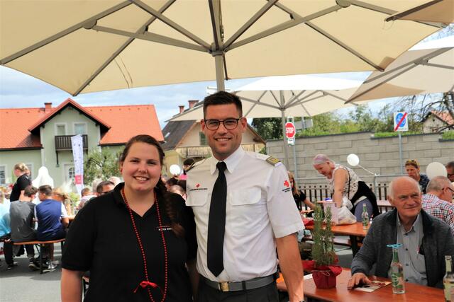 Theresa Amon und Jürgen Pojer sind mit ihrem Team vom Roten Kreuz für ein Einzugsgebiet von rund 25.000 Bewohnern im Einsatz. | Foto: Edith Ertl