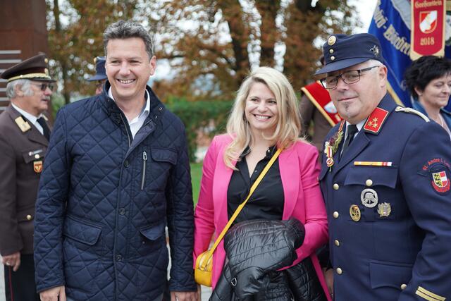 LR Daniel Fellner Gattin Sandra, Kom. Wolfgang Kobold. | Foto: erwin-s