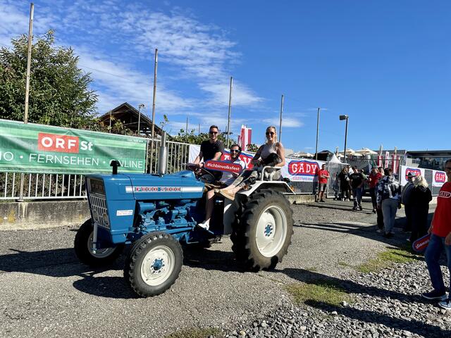 Von nah und fern kamen die Traktoren zur Traktorgaudi angerollt. | Foto: B. Gady