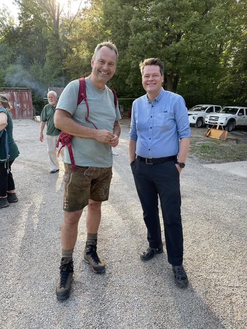 Klimaschutzstadtrat Jürgen Czernohorszky (r.) und Forstdirektor Andreas Januskovecz (M.). | Foto: Kautzky